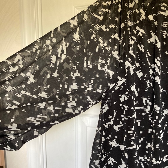 Jaclyn Smith Blouse - Picture 2 of 6